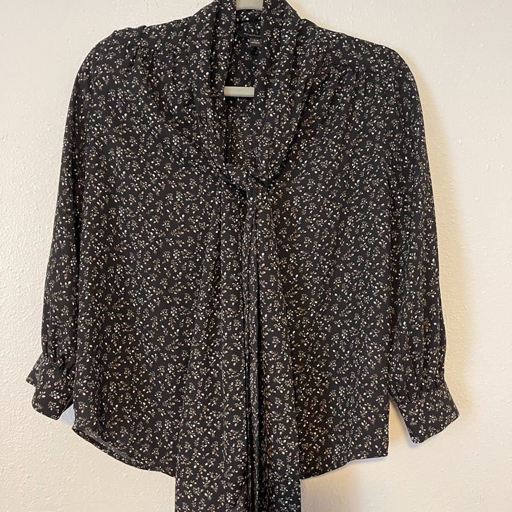 Banana Republic Floral Top With Neck Tie, Size XS